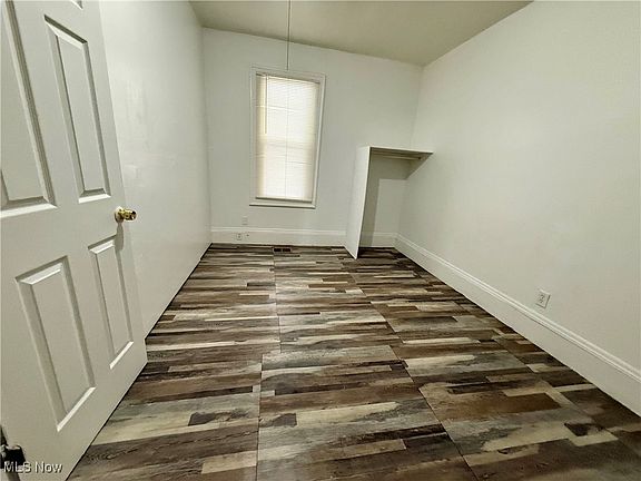 5th image of 8302 Sowinski Ave