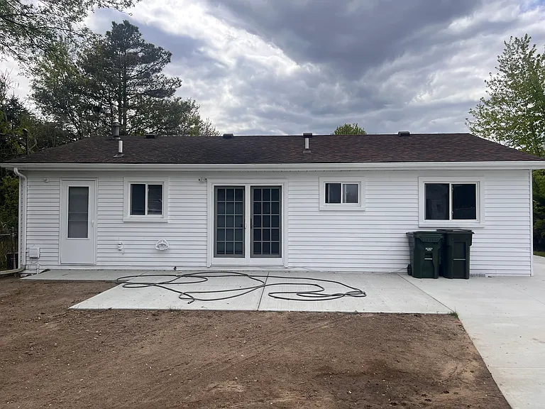 3263 Hessel Ave — Photo 4