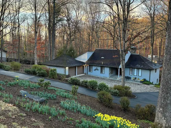 312 Rookwood Dr, Charlottesville, VA 22903