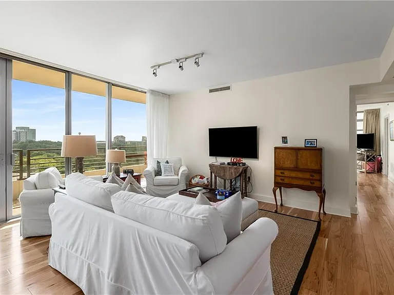 700 Park Regency Pl NE #1906 — Photo 3