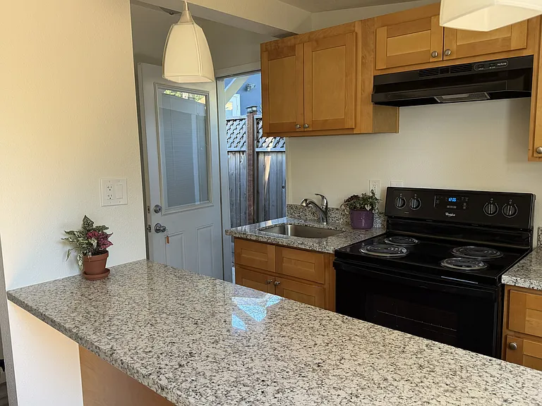 412 N Central Ave #B — Photo 2