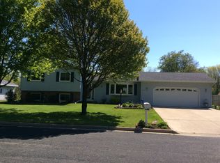 2506 Oak View Rd, Marinette, WI 54143