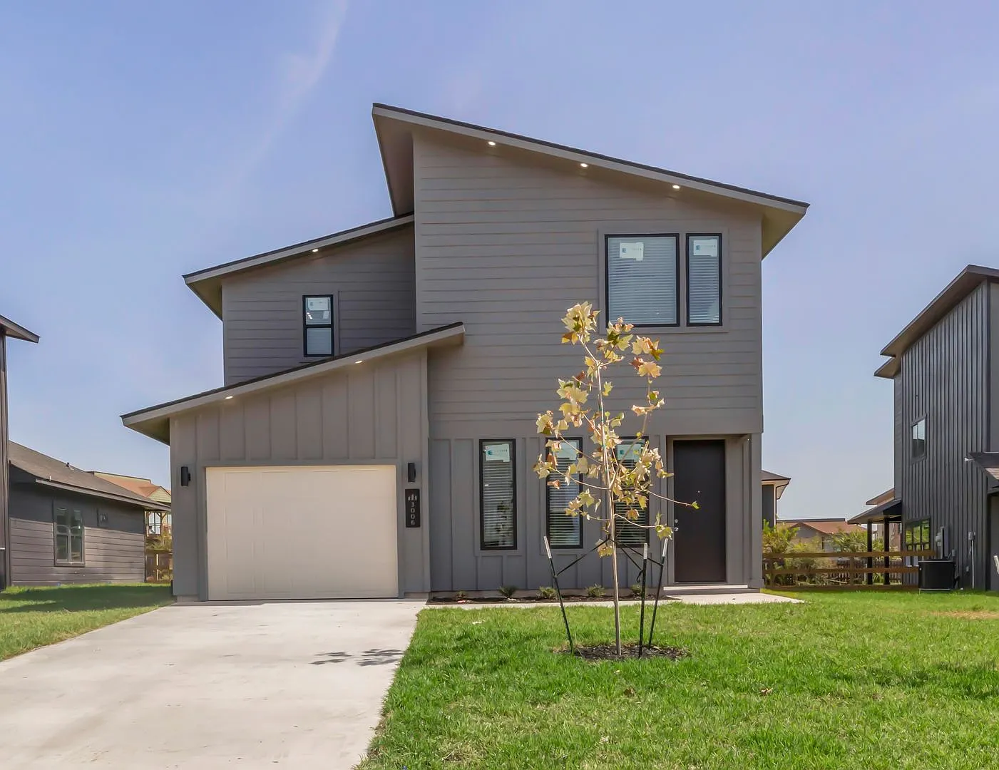 Pre-Lease Fall 2027 Luxury Home In South College Station — Photo 1