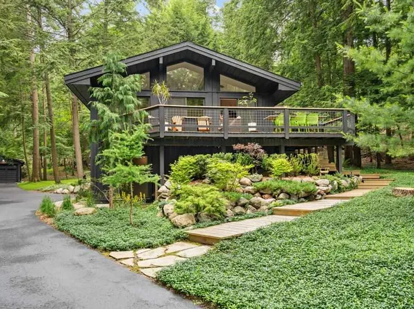 4497 4th St, Walloon Lake, MI 49796