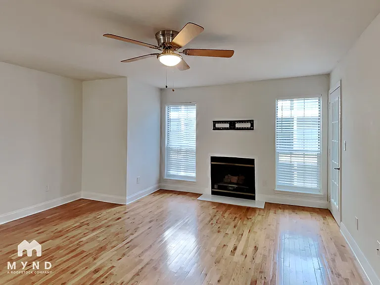 417 Granville Ct — Photo 4