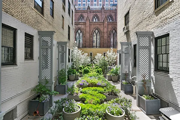 Sold by Prime Manhattan | media 38