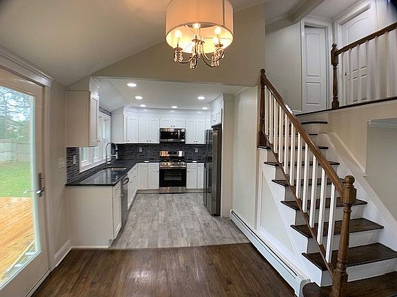 3rd image of 141 Brook St