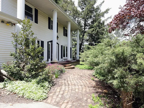 818 S Freer Rd, Chelsea, MI 48118