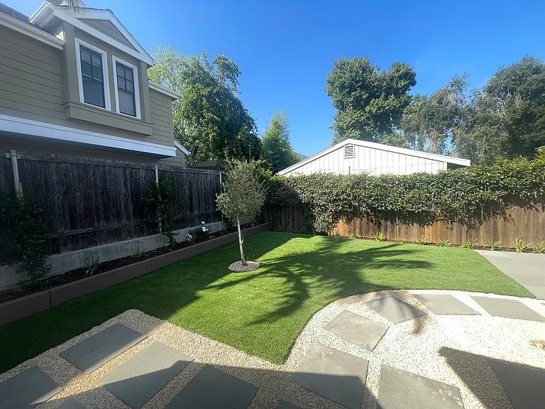 220 W Arrellaga St — Photo 18