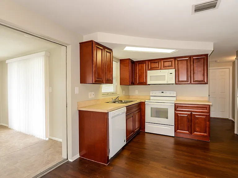 1012 Normandy Blvd — Photo 6