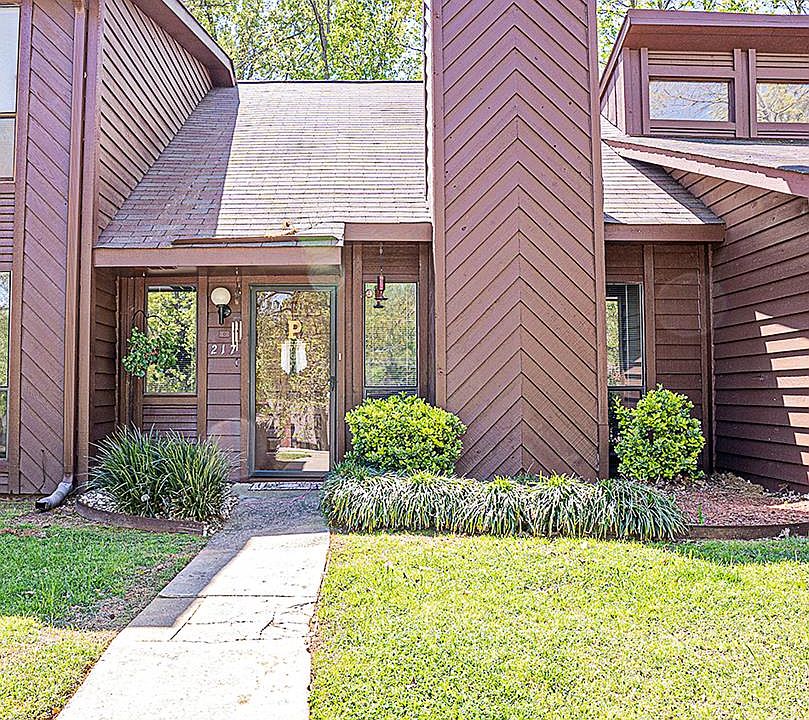 1st image of 217 Rock Knoll Dr