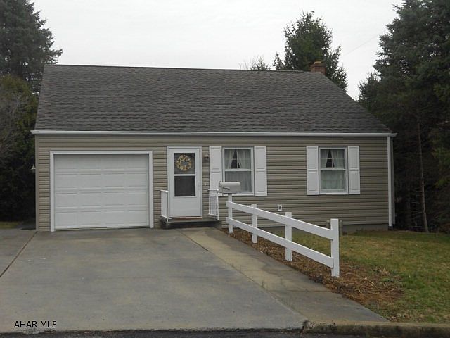 1st image of 208 King St