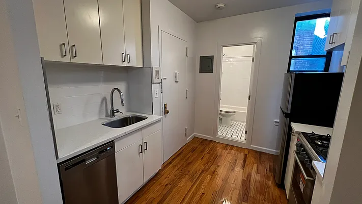 Rented by HOLTON REAL ESTATE INC. | media 14