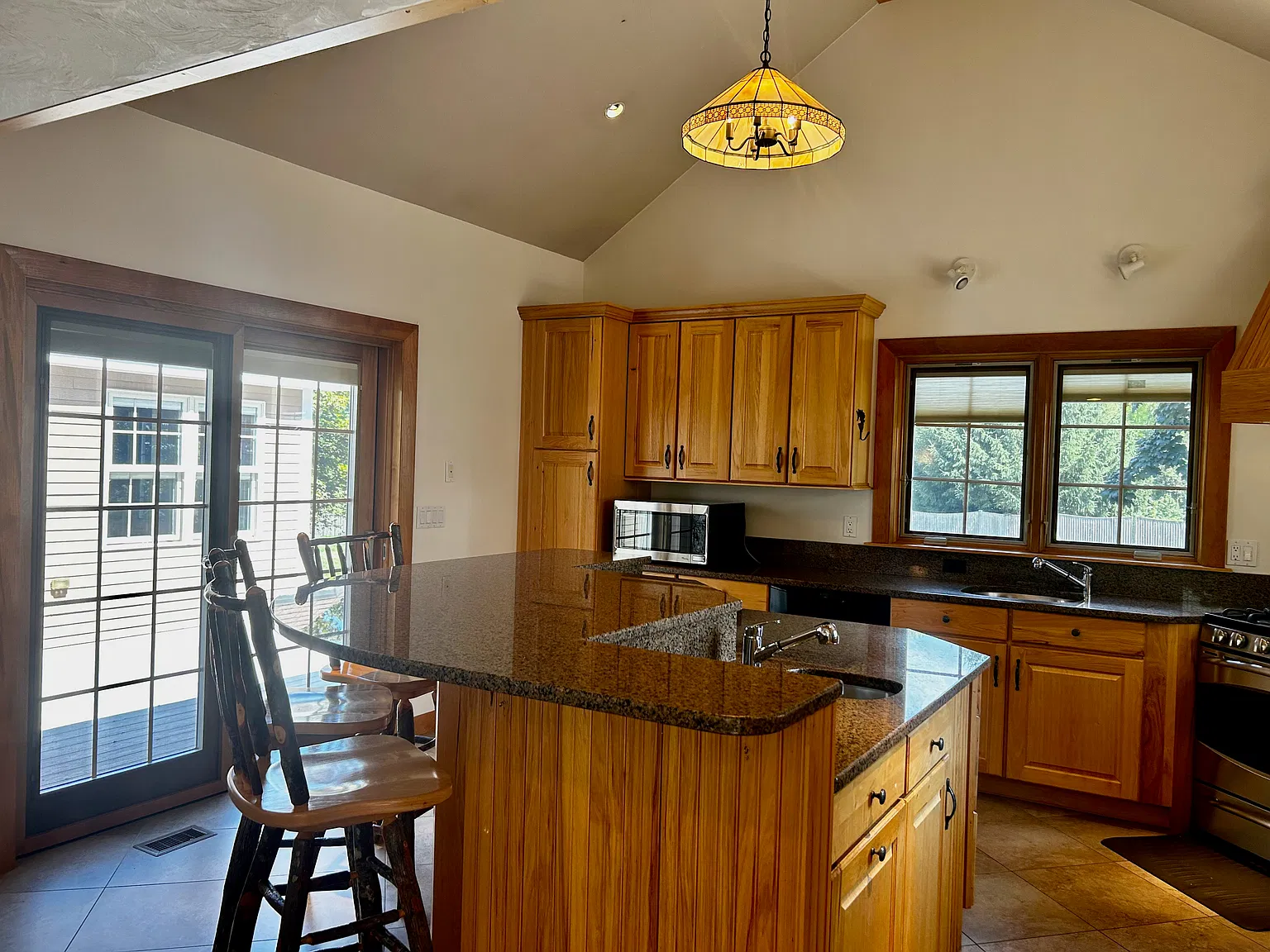 4 bed, 3.0 bath, 2800 sqft, $4,250 — Photo 2