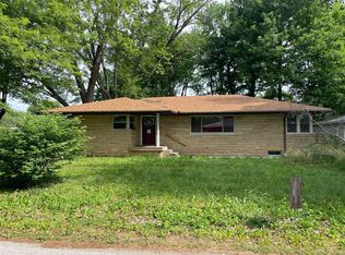1020 E Southport Dr, Terre Haute, IN 47802