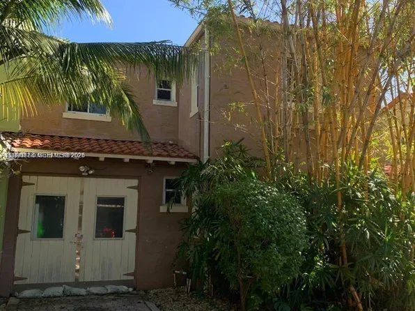 329 W 28th St, Miami Beach, FL 33140