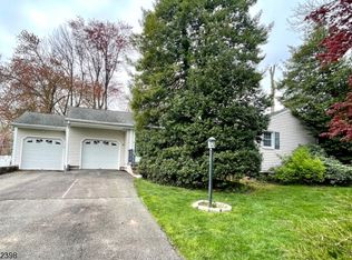 4 Smithfield Rd, Whippany, NJ 07981