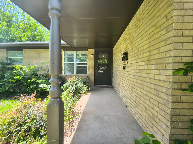 140 Ridgecrest Rd — Photo 1