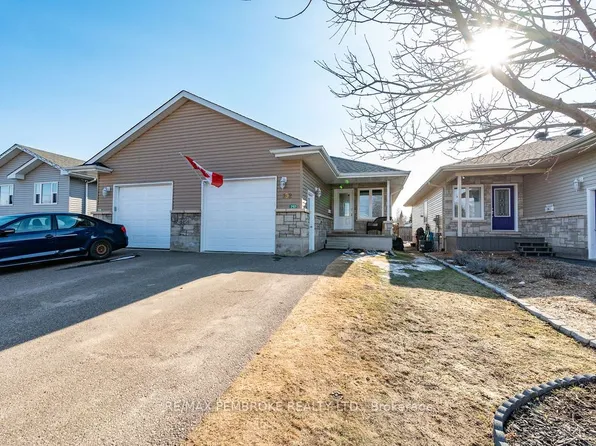 292 McKenzie St, Pembroke, ON K8A 3V7