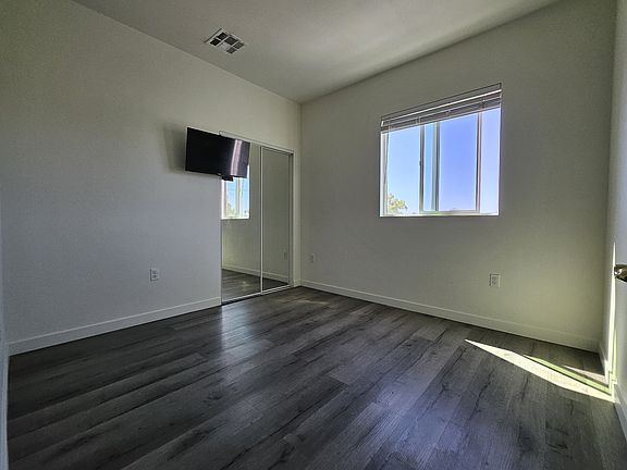 5th image of 617 W 41st St #4