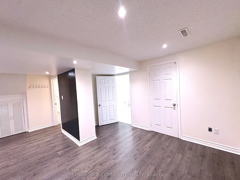 1564 Marshcourt Dr #LOWER — Photo 4