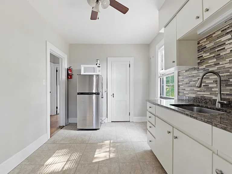 83 Hudson St #2 — Photo 8