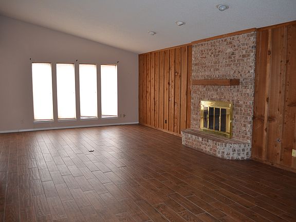 4th image of 3637 Fieldwood Dr.