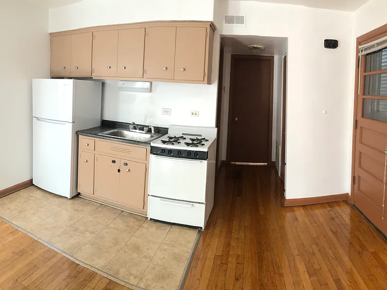 4340 N Francisco Ave #E2 — Photo 2