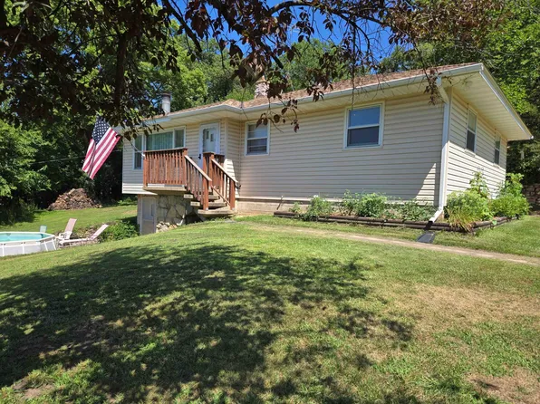 30410 Oak Ln, Cannon Falls, MN 55009