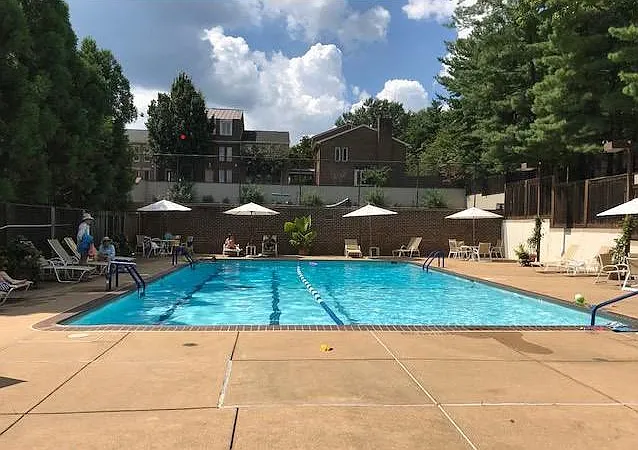 4343 Embassy Park Dr NW — Photo 30