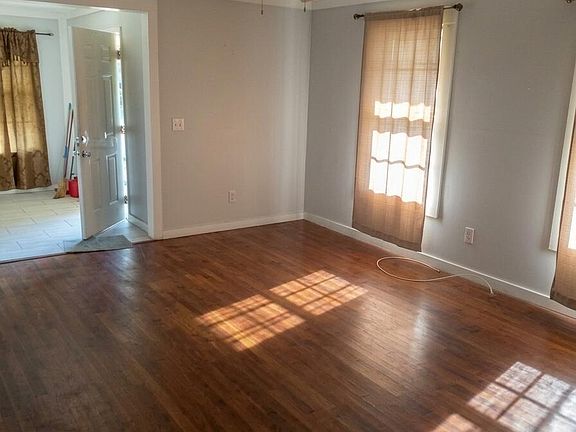 2nd image of 3424 W Brainerd St