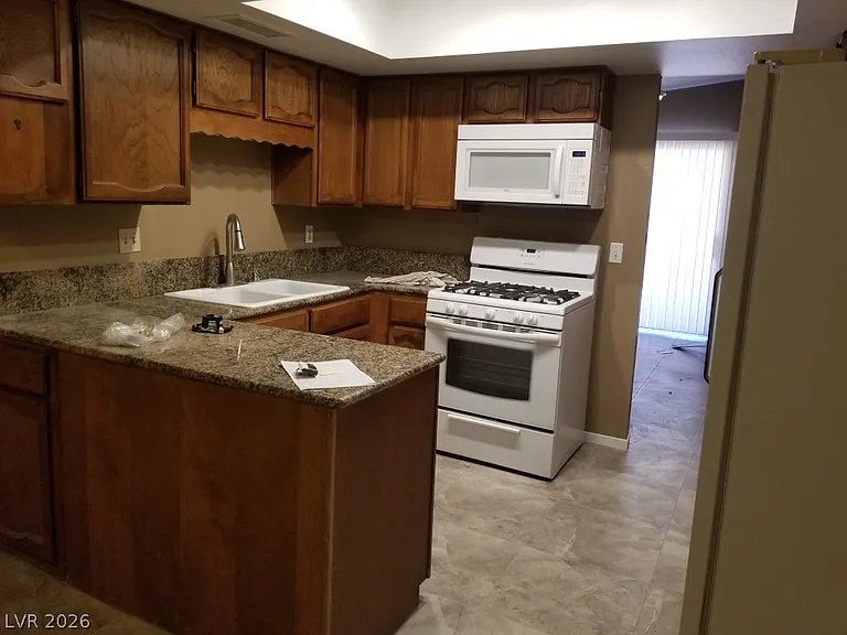 504 Grimsby Ave — Photo 2