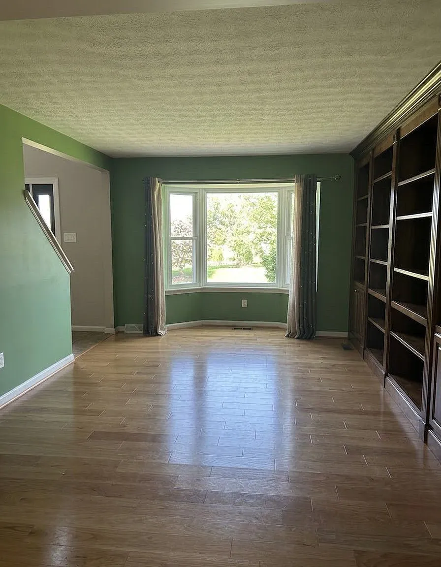 4 bed, 2.5 bath, 2556 sqft, $4,200 — Photo 4