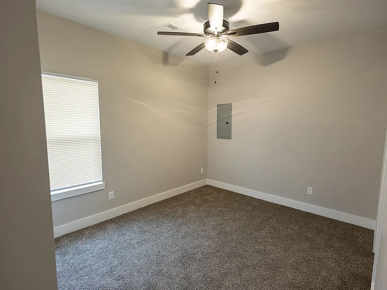 802 N Custer St — Photo 8