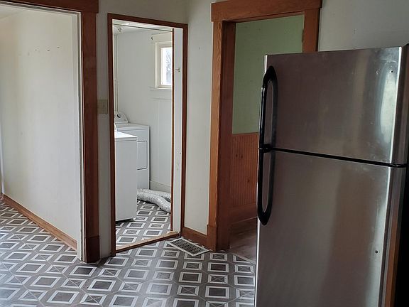4th image of 936 Faustina Ave