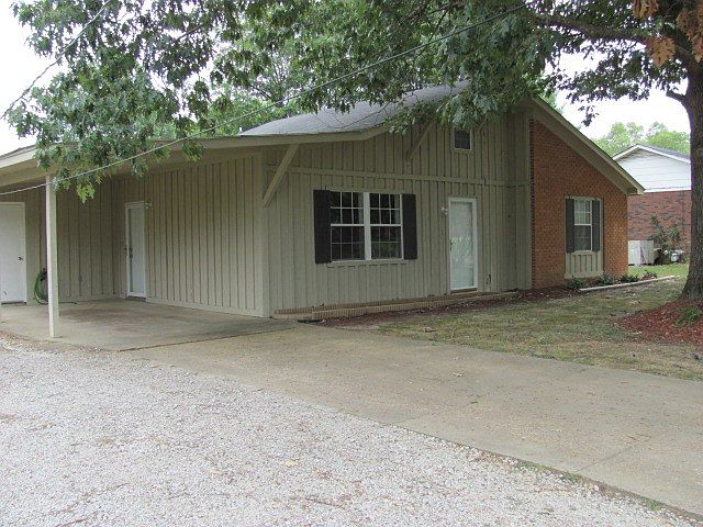 1st image of 729 Walnut Hill Cres