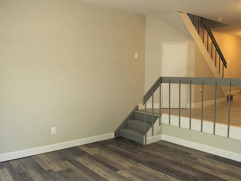 218 Centre Ave — Photo 19