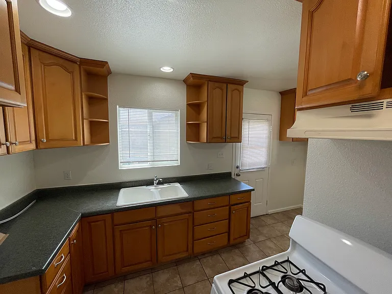 2207 Euclid Ave — Photo 10