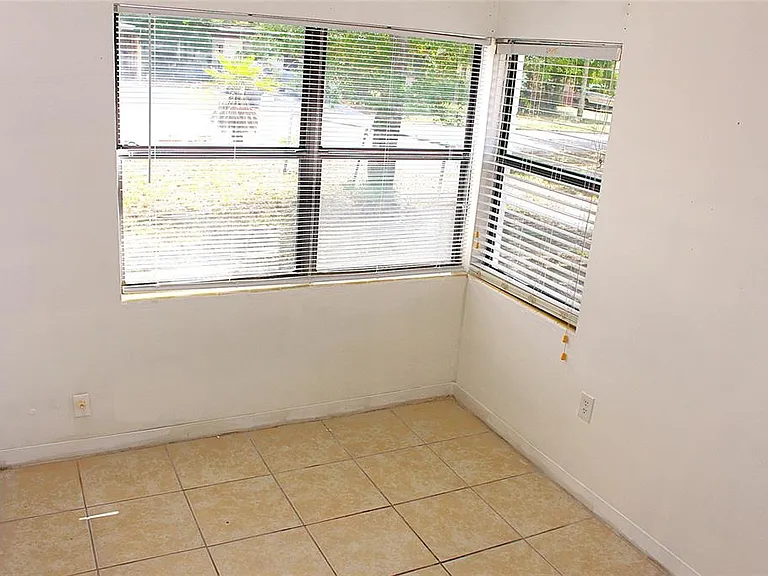 520 Hacienda Ct — Photo 10
