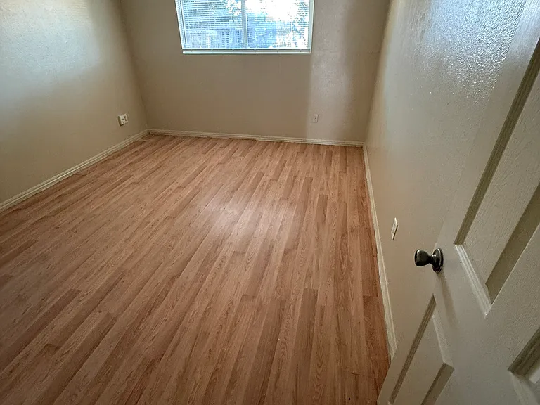 3114 Coffee Rd — Photo 11