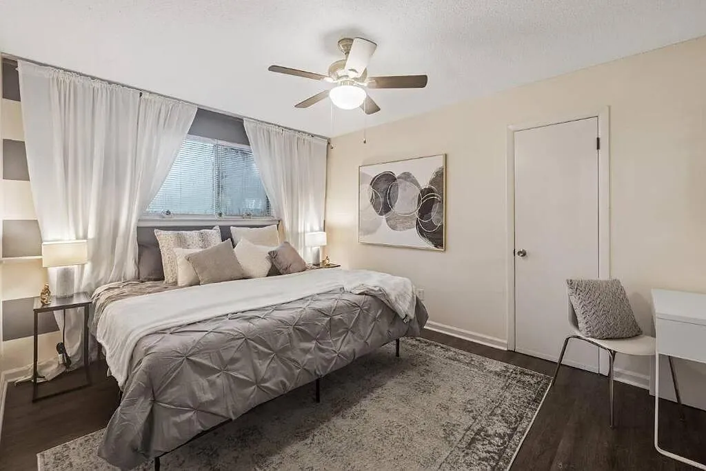 2 bed, 846 sqft, $1,300 — Photo 1