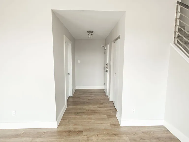 252 N Walnut St — Photo 3
