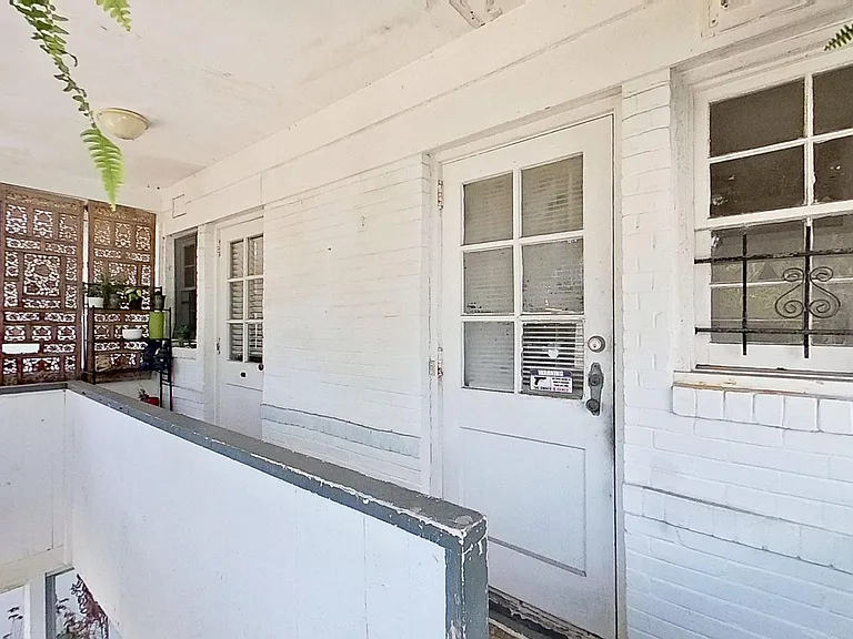charming 2-bedroom, 1-bath upstairs rental — Photo 17