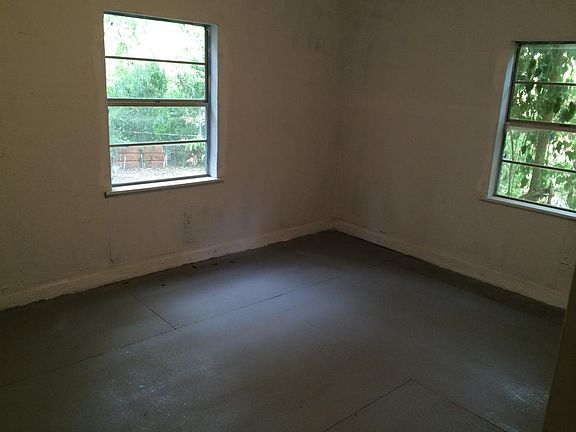3rd image of 2431 Alberta St