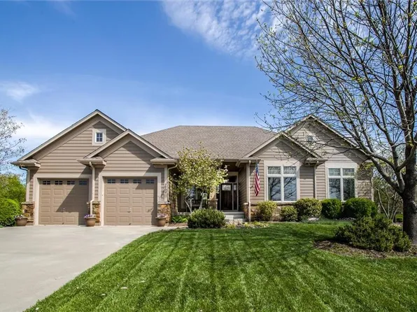 1609 NE Woodland Shores Dr, Lees Summit, MO 64086