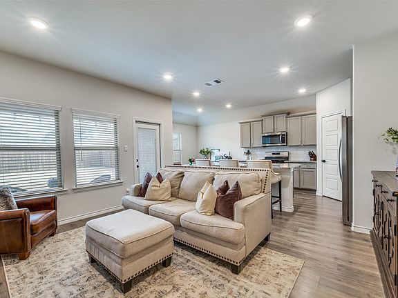 2nd image of 9813 Quail Pointe Rd