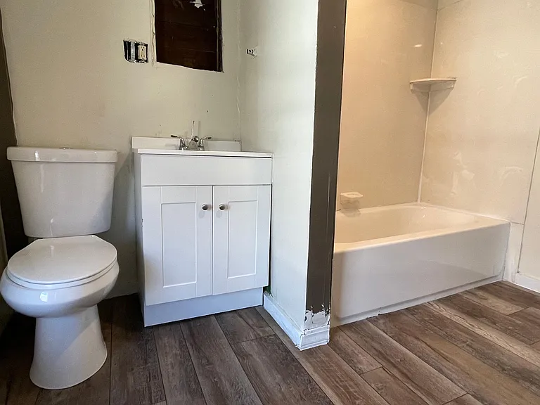 2528 Parkwood Ave — Photo 5