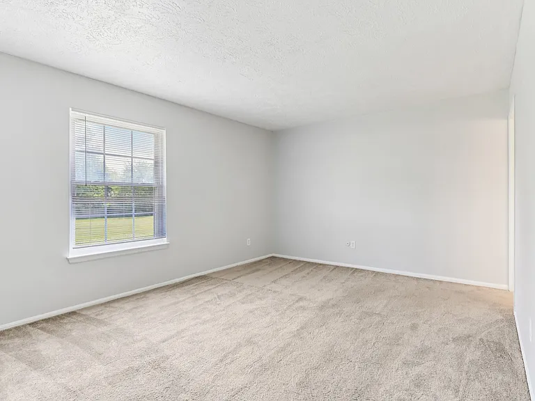 Castleton Manor Apartments — Photo 31