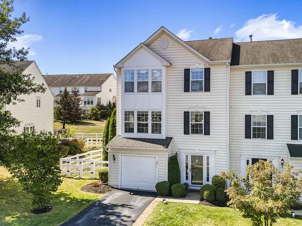 37 Bayberry Ln, Pottstown, PA 19465