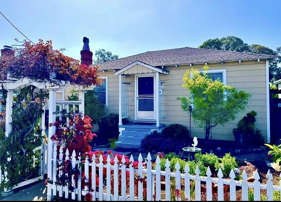 54 E Hillsdale Blvd